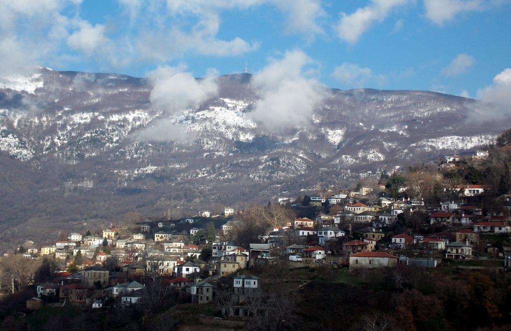 Sarafis Guesthouse Agios Lavrentios Екстериор снимка